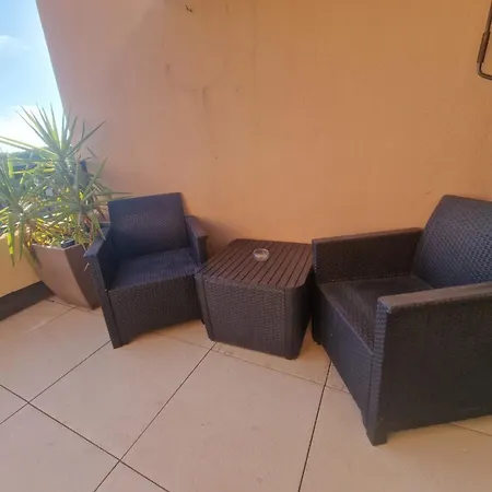 Apartamento La Baronnie Studio Cosy Tres Bien Equipe Avec Terrasse, 4 Pers, Tres Proche Plage Et Tous Commerces, Climatisation Et Parking Prive
