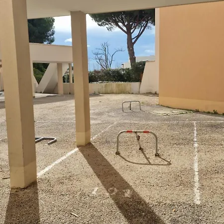 La Baronnie Studio Cosy Tres Bien Equipe Avec Terrasse, 4 Pers, Tres Proche Plage Et Tous Commerces, Climatisation Et Parking Prive Apartamento