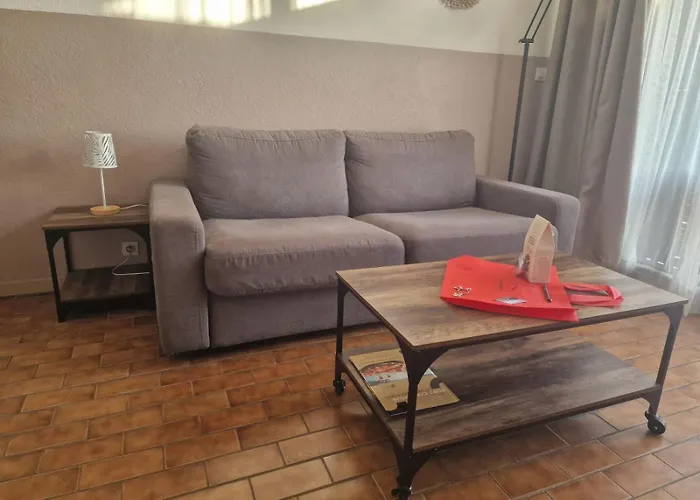La Baronnie Studio Cosy Tres Bien Equipe Avec Terrasse, 4 Pers, Tres Proche Plage Et Tous Commerces, Climatisation Et Parking Prive Le Grau-du-Roi