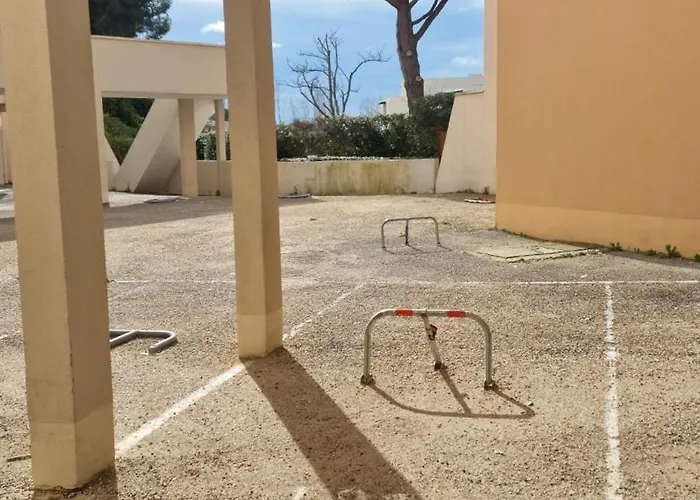 La Baronnie Studio Cosy Tres Bien Equipe Avec Terrasse, 4 Pers, Tres Proche Plage Et Tous Commerces, Climatisation Et Parking Prive Apartamento